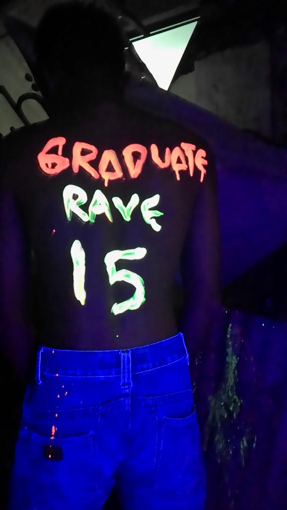 Ijinkan sudut kota kami sedikit bersinar dihari itu
Graduate rave.. 15 mei 2015.. roof top parking dp mall lt2