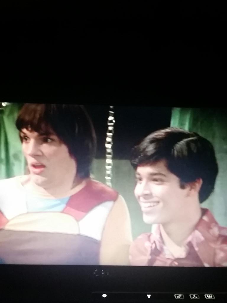 badssida's tweet photo. #That70sShow #bigtime love  this show http://t.co/pZOqtEeYXg