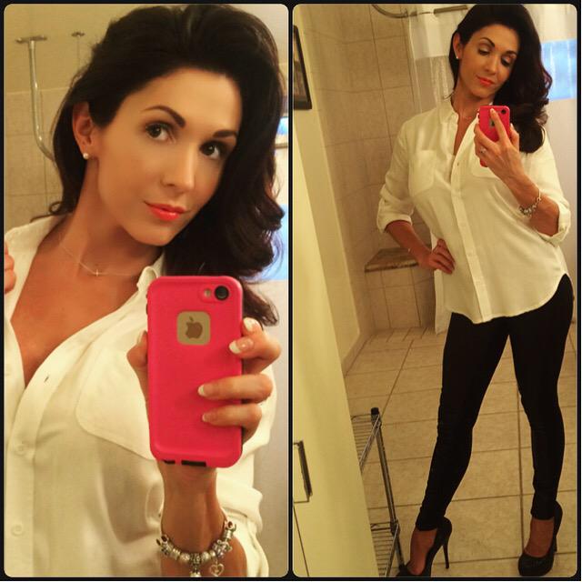 TayaParker's tweet image. Out for dinner in LA w my friend Marlene! Rocking my staple look I call #LowMaintenanceWithStyle! Heehee #LAFlow xoxo