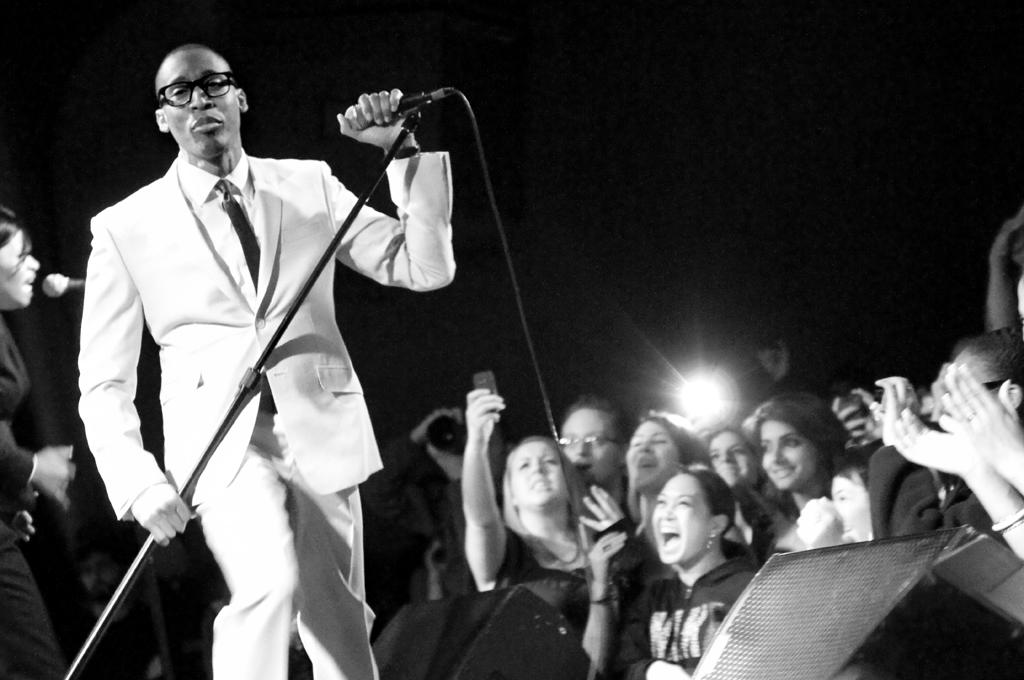Happy Birthday to Raphael Saadiq, who turns 49 today! 