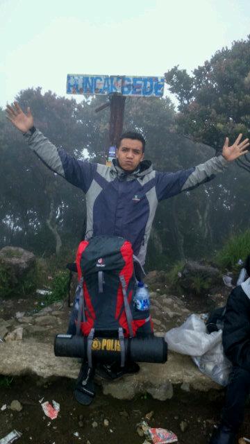 ErickPrastian's tweet photo. Puncak gede#gedepangrango http://t.co/AO3eFIpqP8