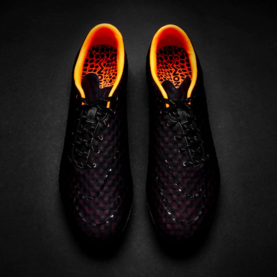 Pro:Direct ES on Twitter: "Nike Hypervenom Phantom Transform parecen negras, un color brillante con el calor http://t.co/zwHNrF8N42 http://t.co/YxqWarqR0E" / Twitter