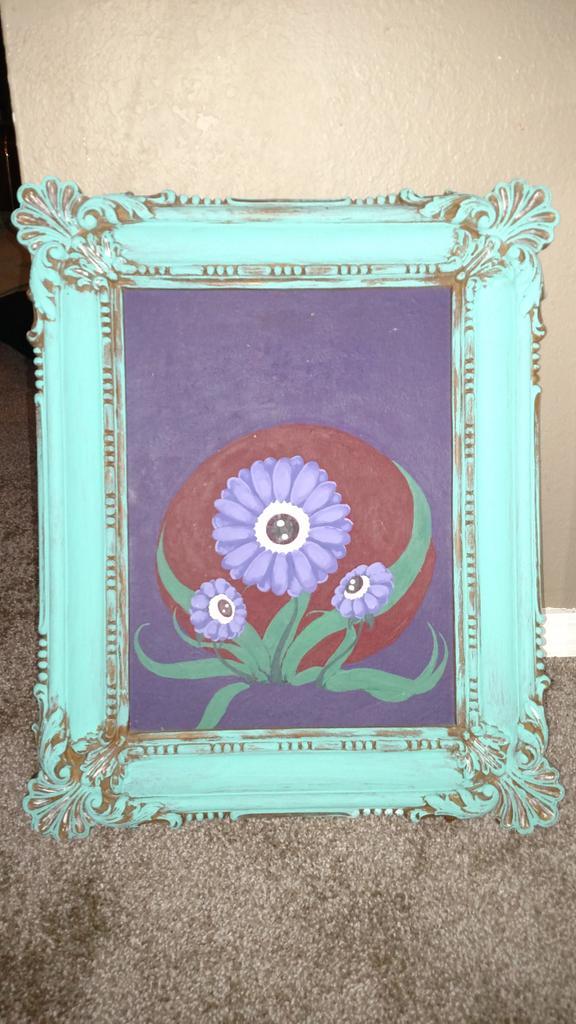 VMansker's tweet photo. My girlfriend chalk painted this old picture frame. Looks pretty good http://t.co/lCMjIgQmYy