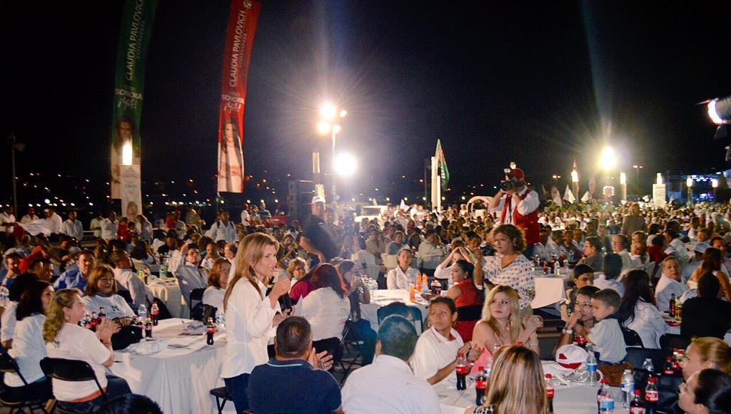 ClaudiaPavlovic's tweet photo. Gracias Guaymas!!! Cada vez son más las voces que reclaman un #VerdaderoCambio #OtroSonoraYA http://t.co/Ki9BP5Ju6H