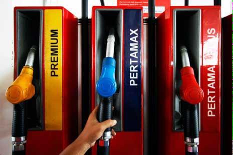 Nasional » Mulai Malam Nanti, Jam 00.00 Harga Pertamax Naik Lagi bit.ly/1G8koFy