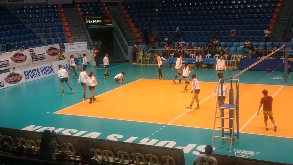 ShortsNiDenden's tweet photo. "@Alyssanity_02: PLDT. #SVLSemis #PLDTvsCAGAYAN http://t.co/UcTlg5yydE"