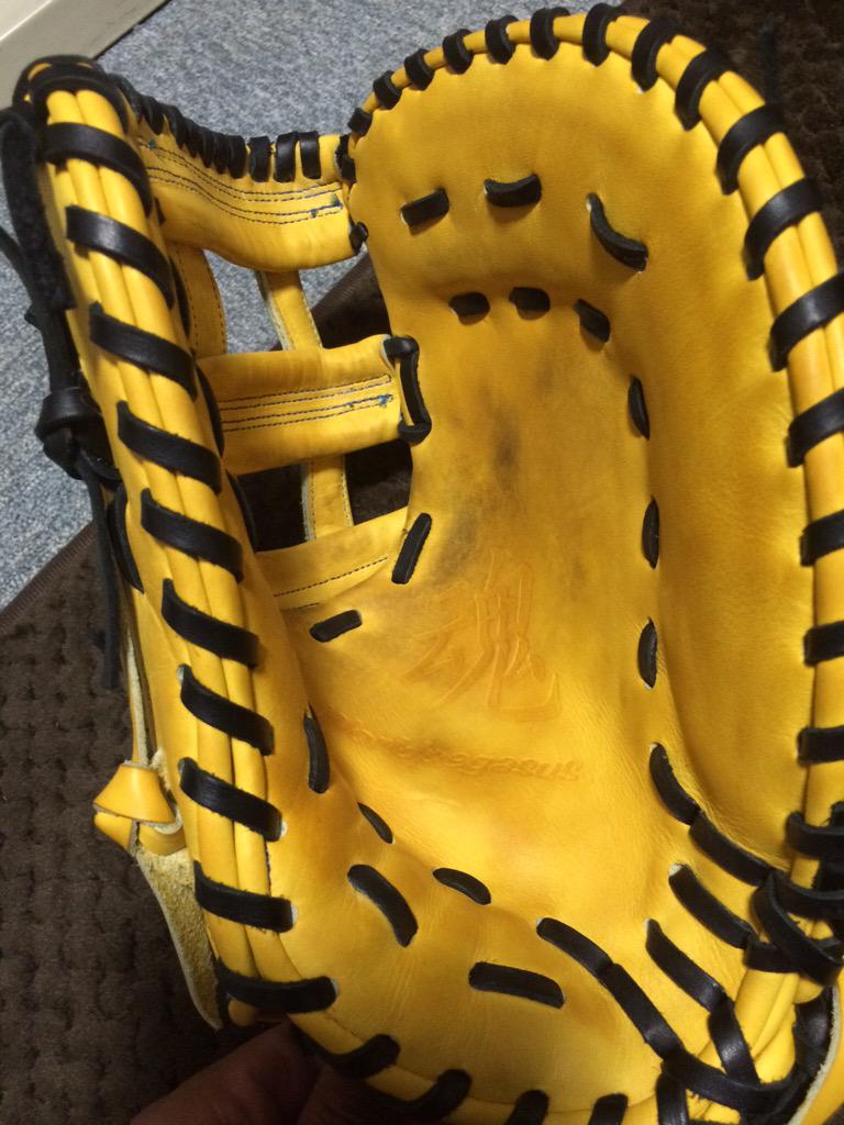 BaseballMarking's tweet photo. @613Haruki どこのメーカーでしょーか？カッコいいですね。始めてみました。グローブの型の付け方もとても素晴らしいですね。革の質がしっかりしていると思います。今後も頑張ってください！期待してます。 http://t.co/x5cy9RTfBF