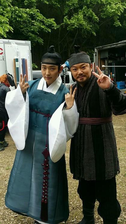 Fotos de grabacion "Scholar who walk the night" Lee Joon Gi CE8nPIcUMAALt26