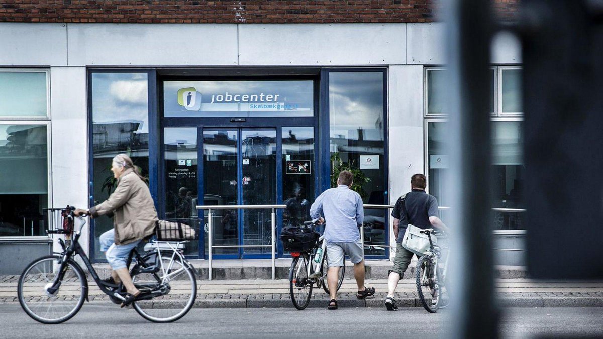 berlingske's tweet photo. Jagten på de særligt egnede medarbejdere er gået ind http://t.co/zjvVcfNX5p http://t.co/GDSCwXagNt