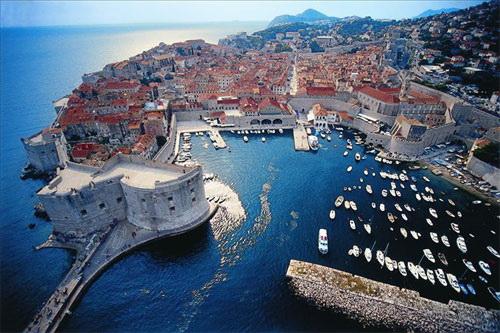 Excursion to Dubrovnik from Trogir
DUBROVNIK-a must-see experience, with expert guides!
croatia-travel-tours.com