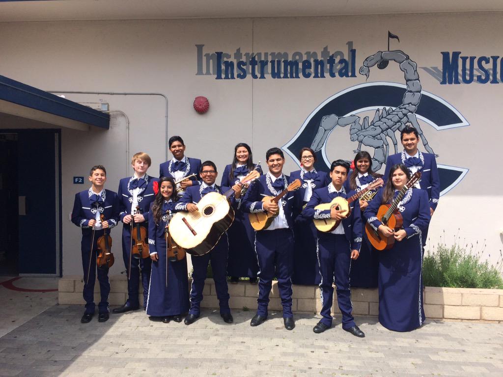 ouhsdmariachi's tweet photo. Congrat @mariachialacran on the new suits! http://t.co/UmtqjN56uE