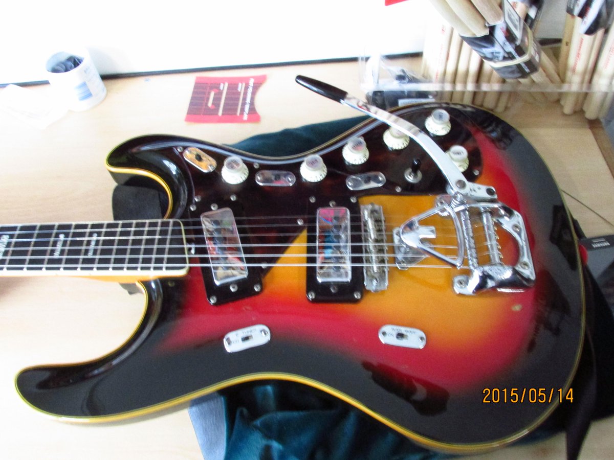 PaddysMusic's tweet photo. On the bench today.. A stunning 1967 Vox Invader #awesomeguitar http://t.co/xPY72ojnjN