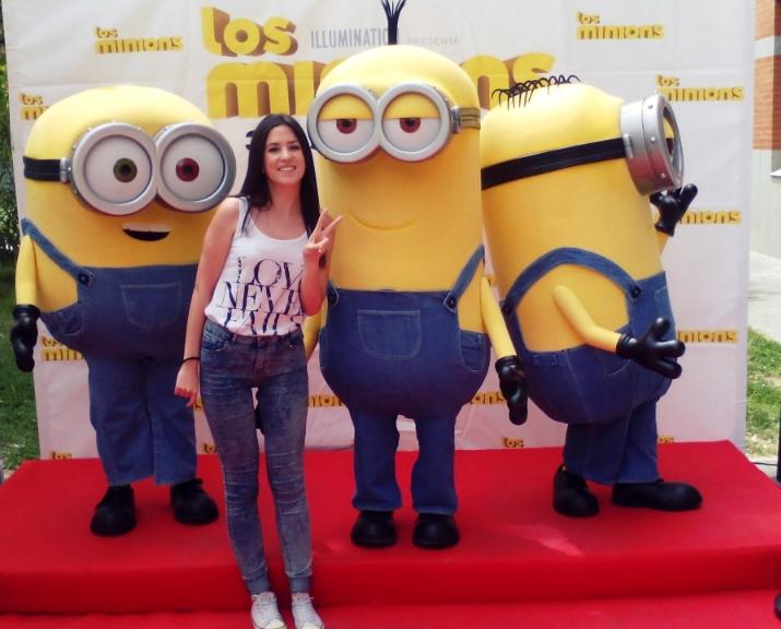 LorenaGarc28's tweet photo. Ir a estudiar y encontrarme esta monada 😍😍 Banana! 🍌🍌 #LosMinions #urjc http://t.co/hqeuI3IBSZ