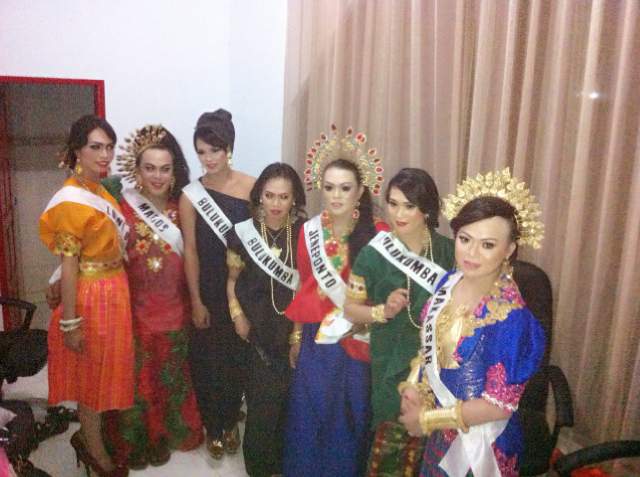 amandayusri's tweet photo. National costume http://t.co/s4Mc8XVcQi