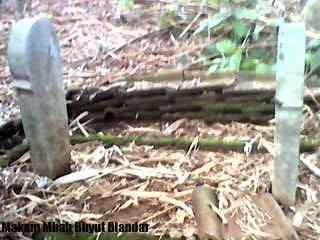 BeritaPartai's tweet photo. Menguak Makam Mbah Blandar di Dukuh #Boledan Desa #Kaligarang Kec. #Keling http://t.co/jluyYek7en http://t.co/aBQT8ffa9D