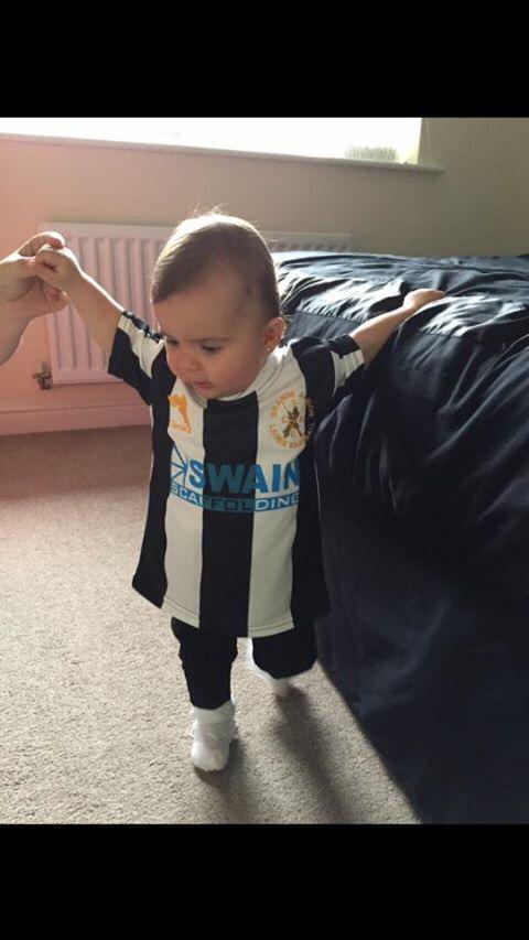 ClassicSportsW's tweet photo. At Classic no customer is to big or small! Here's Billie wearing her @GAlbions ladies baseball shirt! #Classic #Cute http://t.co/JF1ZUQlgQx