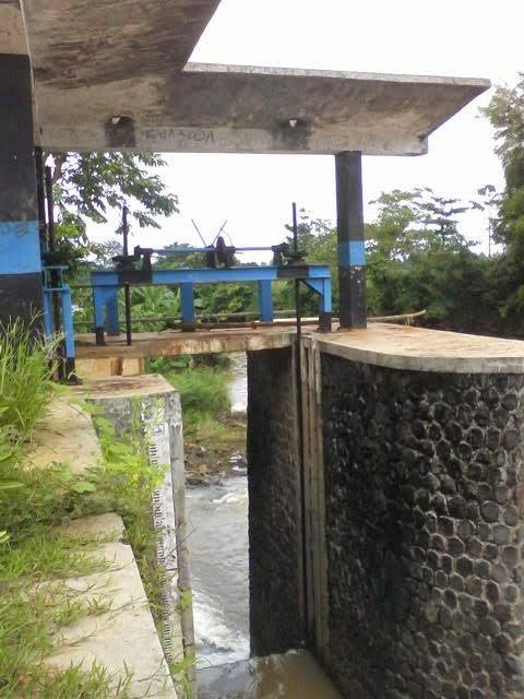 BeritaPartai's tweet photo. Waduk #Klebut di Desa #Bondo dan Desa #JerukWangi Warisan Belanda http://t.co/J98fSjhPva http://t.co/HbPlkuePiv