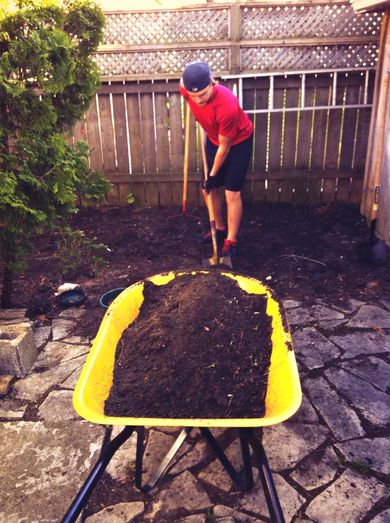 HayserLaser's tweet photo. Another awesome day of landscaping ahead #YoungGunzWorldWideWideWide http://t.co/Xu6SHpFw0X