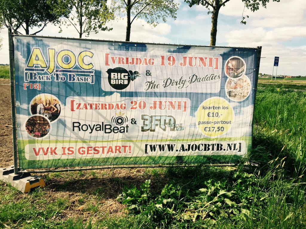 AJOCBTB's tweet photo. Wij fleuren de gemeente vandaag even op met mooie #ABTB banners! http://t.co/CbfkxKkS4B