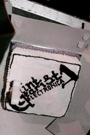 14 Mei. HDB <a href="/CCDE_official/">Clint Clearista</a> | w/ <a href="/Fhirmantaraa/">Murray</a> @Genzabernanda <a href="/Farisriezh/">Faris Fathur</a> @_adipoe <a href="/WiraCCDE_/">CakWirr !!</a> <a href="/wiraputraatmad1/">wira putra atmadja</a>