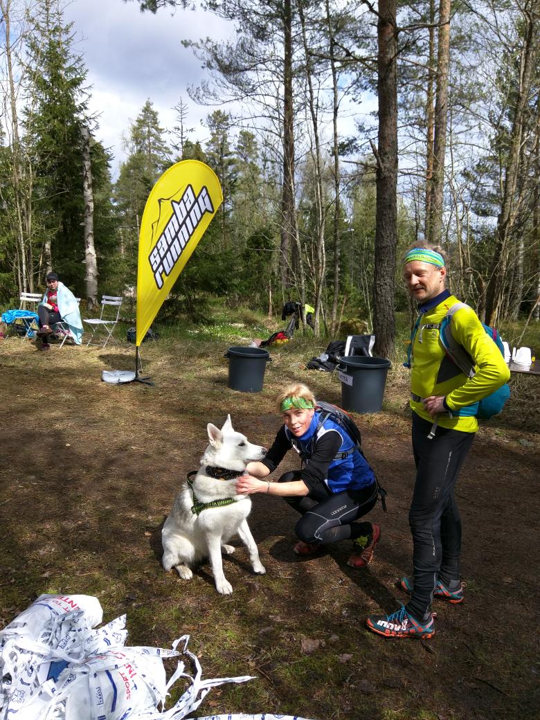 aeniinik's tweet photo. Jälkipartiokin jo ekalla juomapisteellä. #bodomtrail http://t.co/i8MtWIKOqu