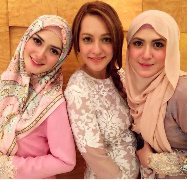 iysyhirah's tweet photo. kenot go dengan anak kak ton ya ampun tiga tiga cantik ya ampun 😍😍😍🔫🔫🔫 http://t.co/IlNh0IlKpv