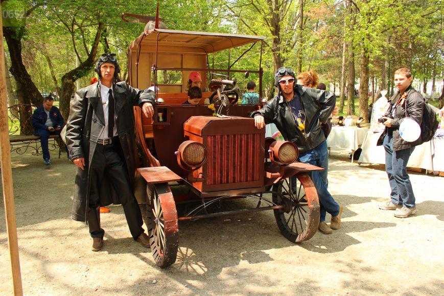 simferopol3652's tweet image. В Детском парке Симферополя появился раритетный «Форд». «Прокатиться» могут все желающие  goo.gl/HxW8fQ