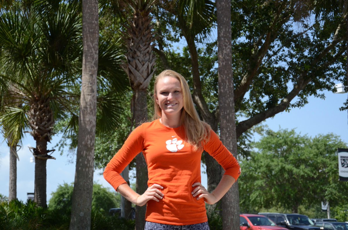 OrangeSportsOMG's tweet photo. Congrats to #AthleteOfTheWeek Emily Headley of @OHSSportsTeams
— http://t.co/RTgl91hPdn
#WOTOpreps http://t.co/JEcNuiLI50