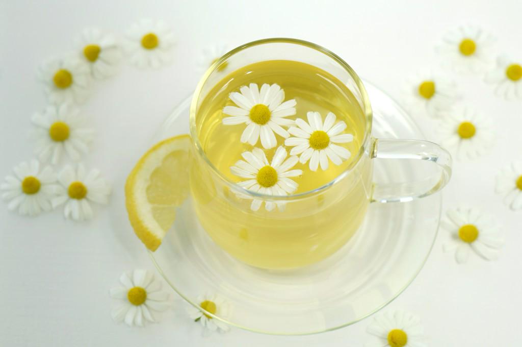 "Urine Therapy" Is a Real Beauty Trend marieclaire.com/beauty/news/a1…