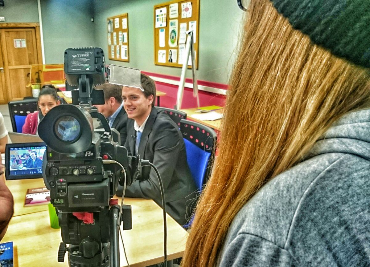 ElkanoGlobal's tweet photo. Recibimiento a los medios de comunicación de Televisión Vasca para EITB para dar a conocer nuestra empresa. http://t.co/YkfcygCliN