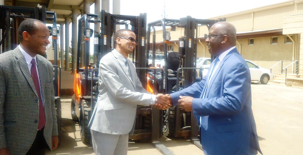 PFSAPR's tweet image. የመድኃኒት ፈንድና አቅርቦት ኤጀንሲ ከተባበሩት መንግስታት የስነሕዝብ ጽ/ቤት /UNFPA/ 4 መኪኖችን እና 9 ፎርክሊፍቶችን ግንቦት 6/2007 ዓ.ም ርክክብ አከናወነ፡፡