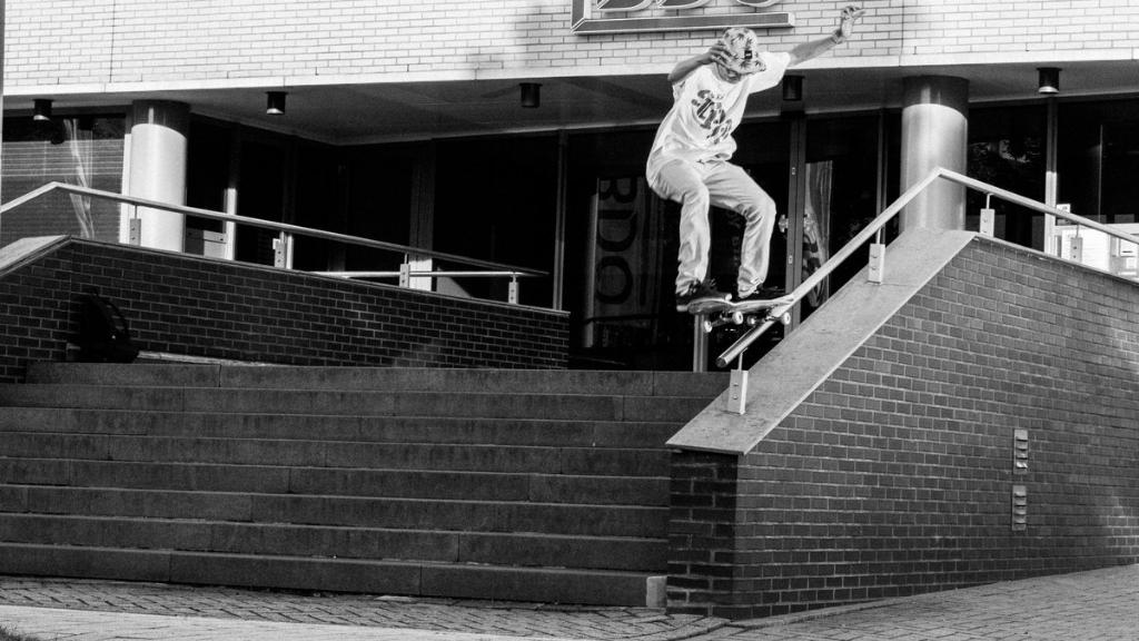 RedBullFrance's tweet photo. Précision et habileté technique du silencieux skateur Hollandais Tristan Koelewijn ! http://t.co/KVhra5DcG6 http://t.co/sMvEOcgYKW