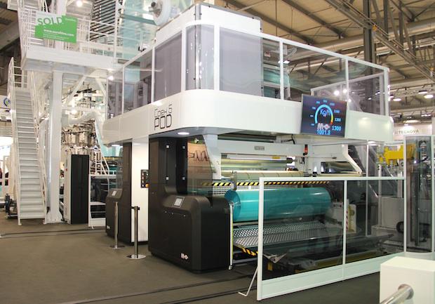 interplas_news's tweet photo. Macchi celebrates #PLAST2015 success http://t.co/VVnP7LDkve #blownfilm #machinery #packaging http://t.co/O6Wgkkym2R