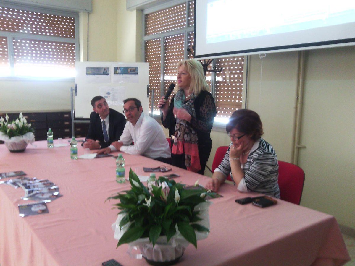 TalentiEuropa's tweet photo. Intervento di @MargotTrupiano sul concorso @TalentiEuropa #chotalento #costruaimounmondomigliore http://t.co/n7nskxRHwN