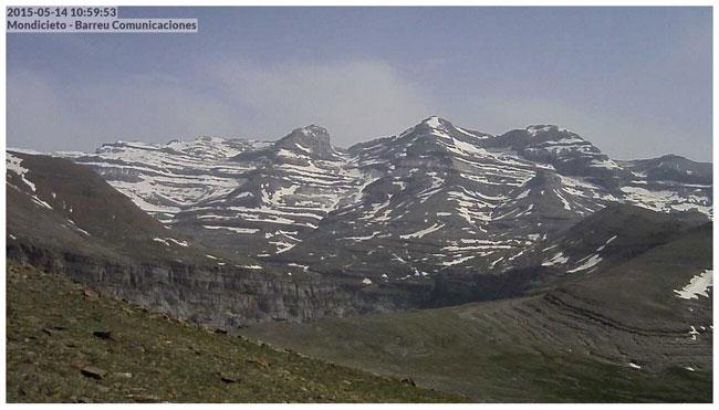 Nueva webcam de Albergues y Refugios de Aragón;la sur de Monte Perdido a través de una ventana bit.ly/1HfidhX