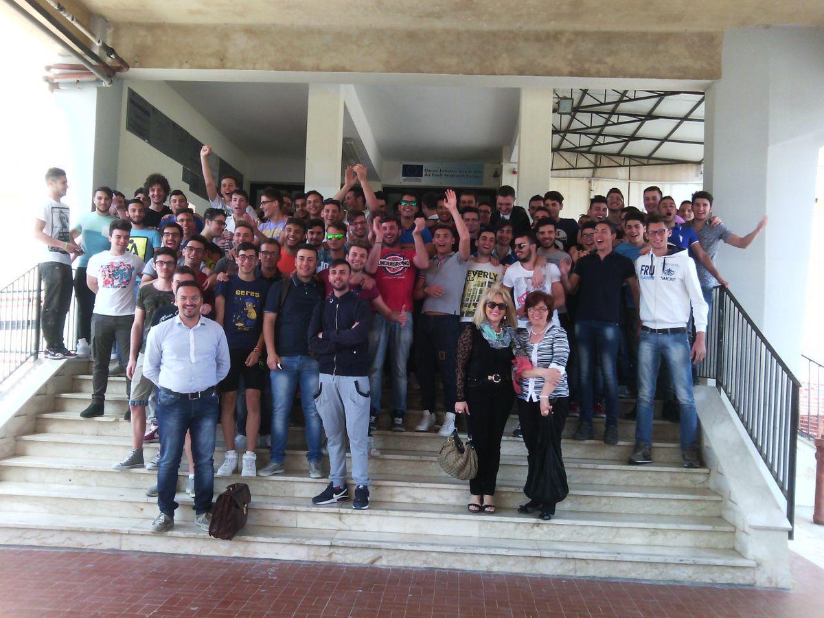 TalentiEuropa's tweet photo. Foto di gruppo a termine dell'incontro con l'istituto "E. Morselli" #chotalento #costruaimounmondomigliore http://t.co/Sxw46Vx8FF
