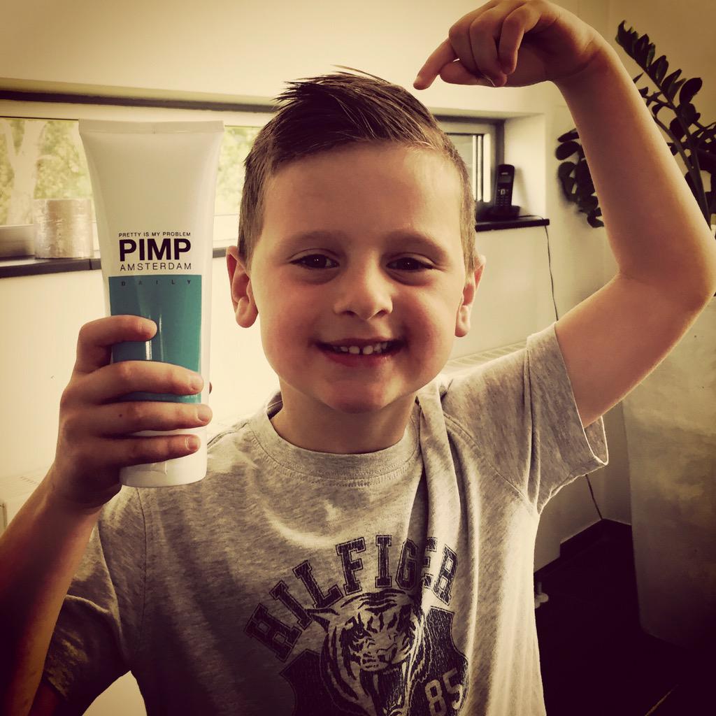 MoGianotten's tweet photo. @PIMPAmsterdam super gel #smurfy's #law #thanks http://t.co/gqH11M4LRW
