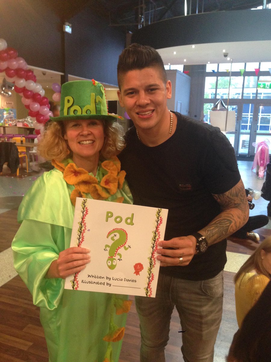 Podbookofficial's tweet photo. @Podbookofficial look at the Stars who are on the Pod Trail, @ManUtd @marcosrojo5 Rojo @juanmata8 Thanks http://t.co/VHry3sMsxe