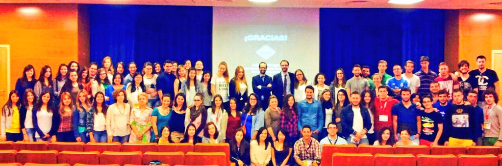luis_svr's tweet photo. Foto de familia después de ponencia de #mice #eventos con estudiantes del Grado de #turismo en #universidad #Burgos http://t.co/mpyBgfIz8K
