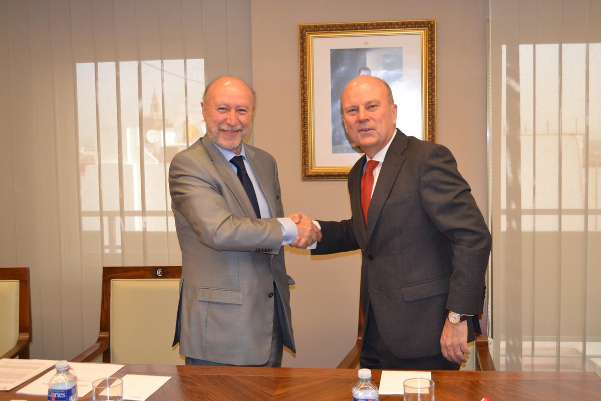 chimo_rios's tweet photo. En la firma convenio colaboración con @CDTIoficial y el IVACE que facilitará captar proyectos para I+D+i  @mhbuch http://t.co/MGLG8WJftc