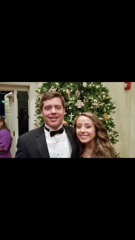 Makaelaxo16's tweet photo. Happy birthday maxwell love you so much #17 #urkool http://t.co/zcvy091qdV