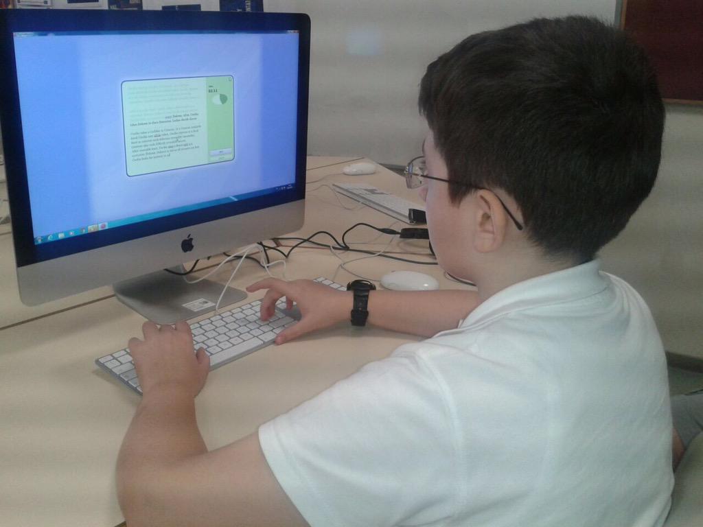 elifkaraozturk's tweet photo. #kocictweek #typingmaster hızlı ve bakmadan klavye yazma yarışması keyifle tamamlandı http://t.co/ONOgjBcuJa