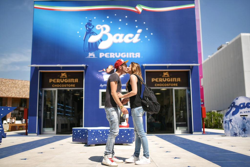 Expo2015Cocoa's tweet photo. Visita il Padiglione @baciperugina e condividi il tuo #Amore con Hashtag: #Chocolexpo e #BaciPerugina! http://t.co/m9HwSaos3o