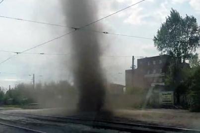 В Новосибирске зафиксировали смерч #Новосибирск #новости

Природный катаклизм, более характерн 54novosti.ru/gorod/2015/05/…