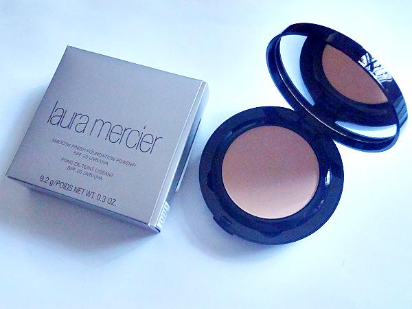 SGBeautyProduct's tweet image. A girl's gotta have some #lauramercier Smooth Finish #foundationpowder #bbloggers #beautybloggers #sgbloggers
