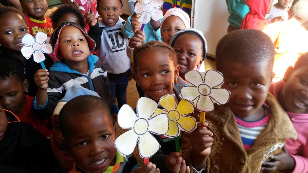 CeletiaReinders's tweet photo. Tswana translator Neo and I speaking to the grade R's at Thuto Buswo school about recycling! 🐰🌻 http://t.co/6h4keFlHFT