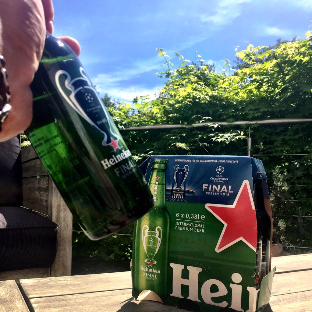 Frank_SiriuS's tweet photo. Ein Hoch und Prost mit nem guten Becks auf @CmdKrieger und @robs_reality ...bin in Gedanken bei Euch #rockmal http://t.co/P4wbDfTKlv