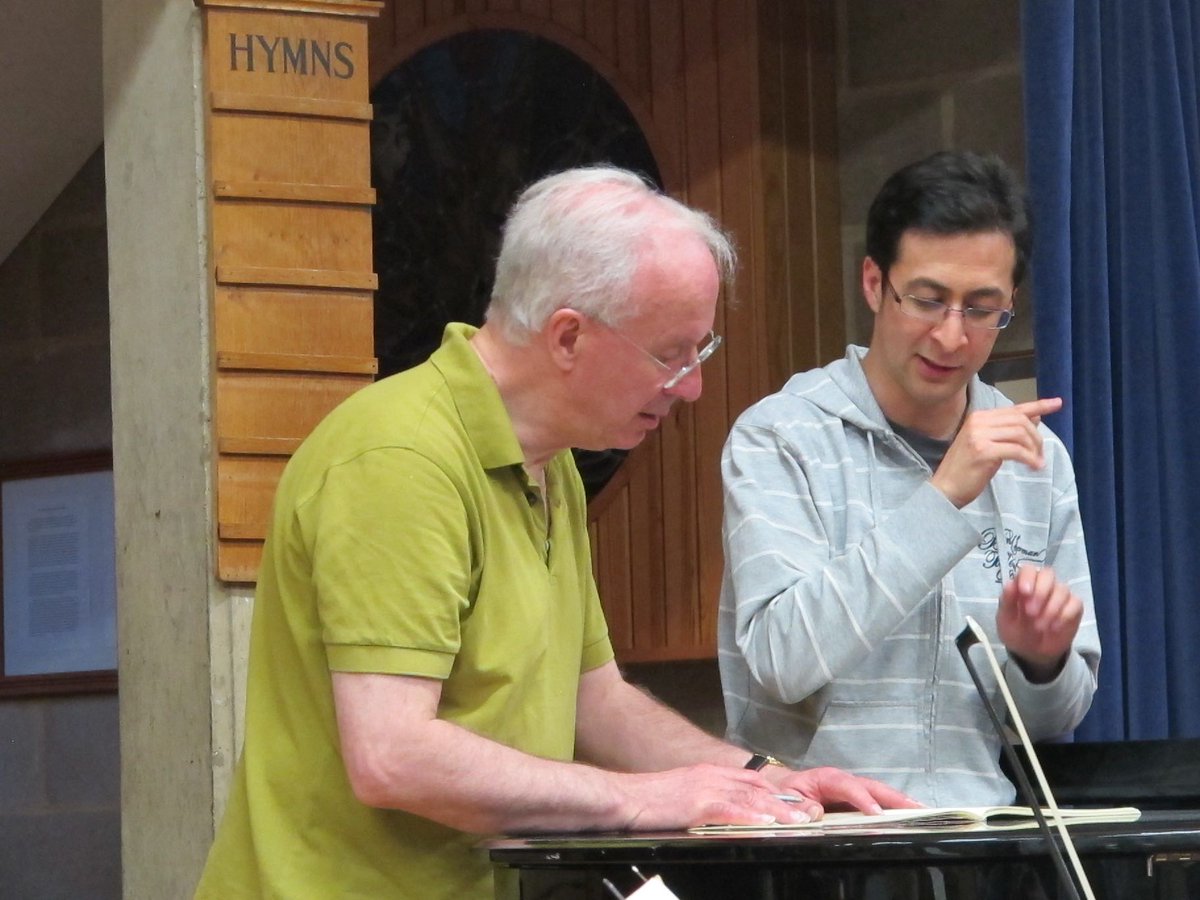SinfCam's tweet image. @PosterTom &amp;amp; @whowardwilliams rehearsing #Mozart + @SinfCam @WestRoadCH, listening to the silence between the notes.