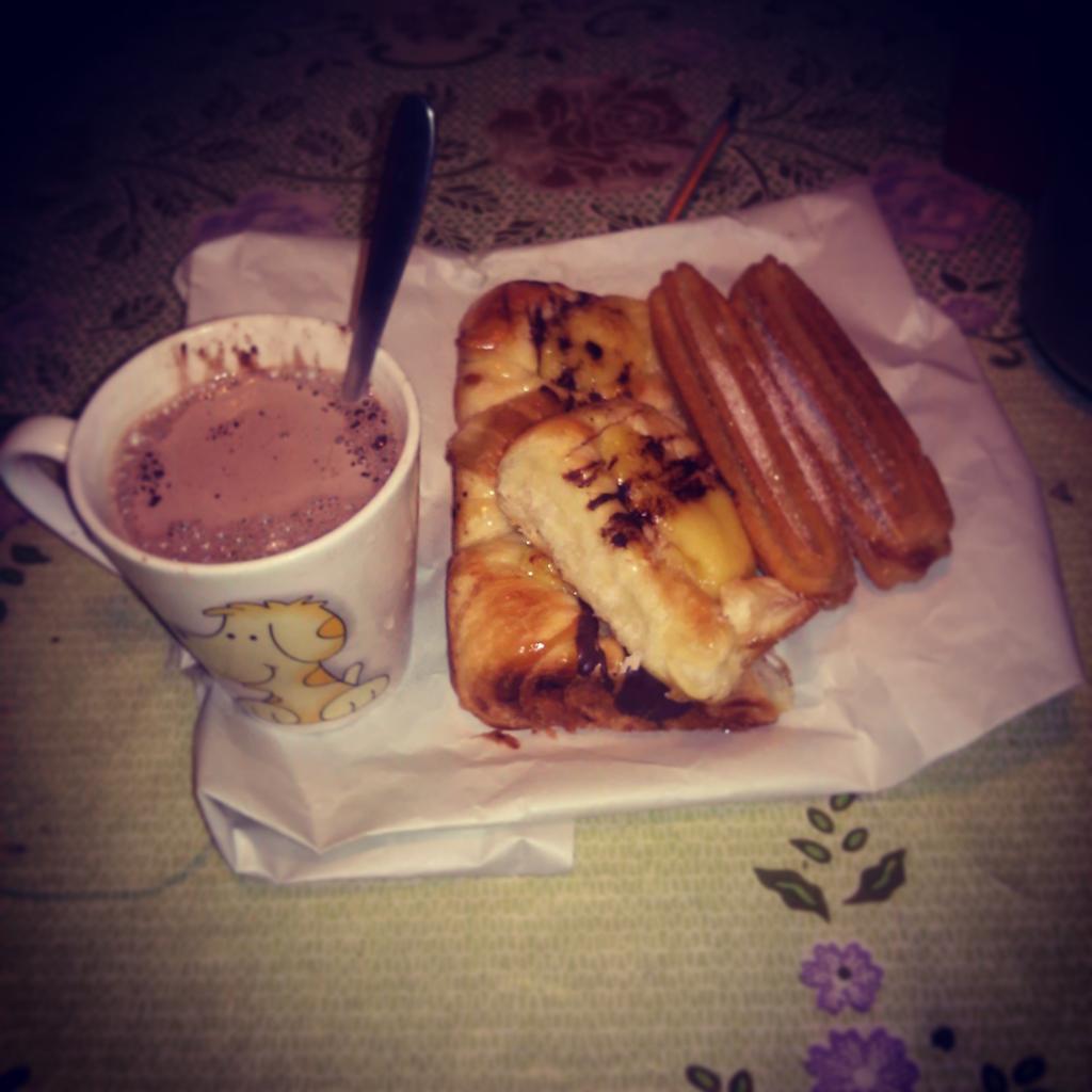 MareUrbano's tweet photo. #Desayuno #Para #Muaa :) #Solita :( http://t.co/lk2kLnNZKc