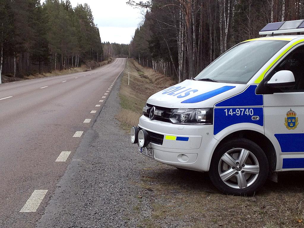 Aftonbladet's tweet photo. Missing People påbörjar skallgång i sökandet efter försvunnen flicka. Sprid så hon hittas. http://t.co/jCBDSvguwY http://t.co/skjf35bfMB